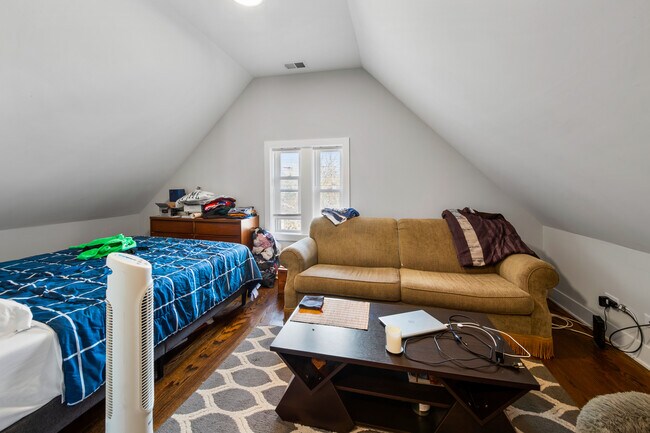 Foto del edificio - 2145 W Webster Ave