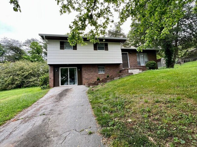 Photo - 903 Valerie Ln House