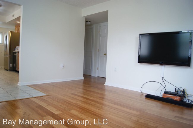 Foto del edificio - 3 br, 1 bath House - 8941 Millers Island Blvd