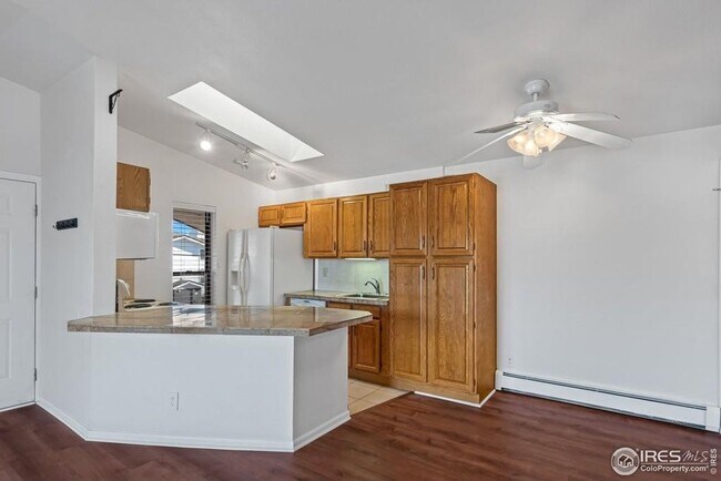 Foto del edificio - Top Floor 2bed/2bath Condo - Open Floor Pa...