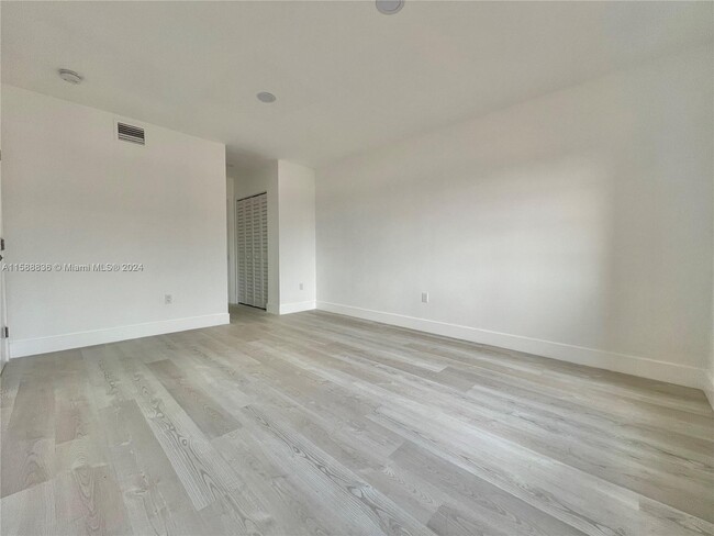 Foto del edificio - 14560 NE 6th Ave