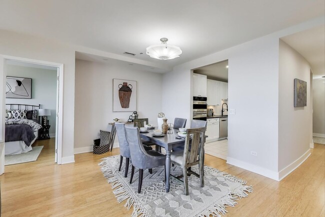 Foto del edificio - 330 S Michigan Ave