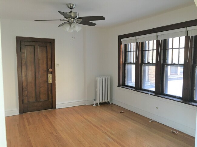 Building Photo - 4007 N Kildare Ave