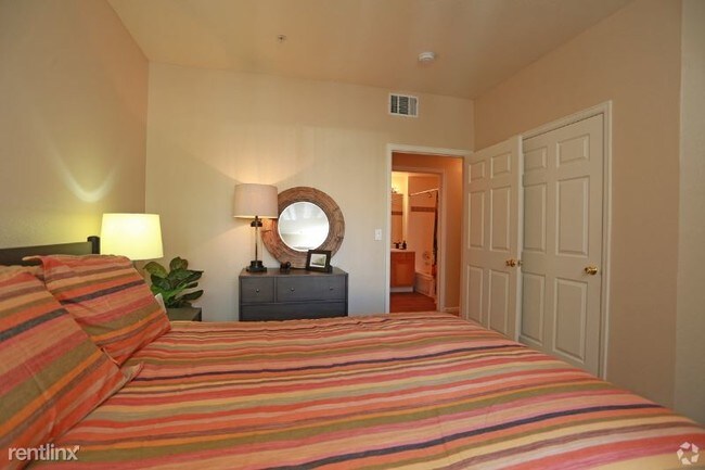 Building Photo - 1 br, 1 bath Apartment - 4776 Argonne St