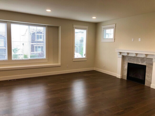 Foto del edificio - Luxury 5 Bedroom Home in Issaquah!