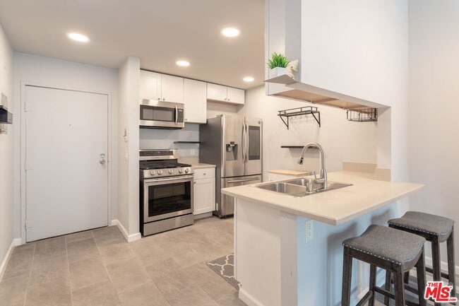 Building Photo - 4633 Ben Ave