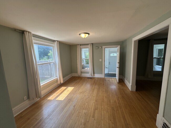 Foto del edificio - 1322 N Vincent Ave