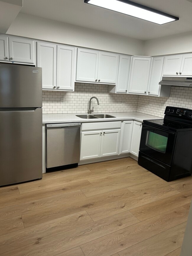 Building Photo - 35 Edgebrooke Dr