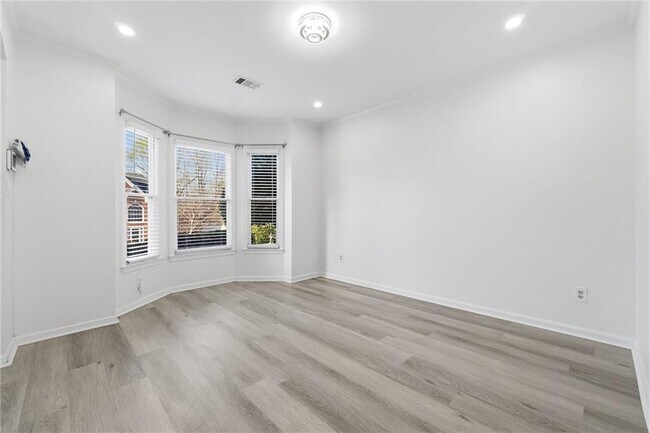 Foto del edificio - 1150 River Overlook Dr NW