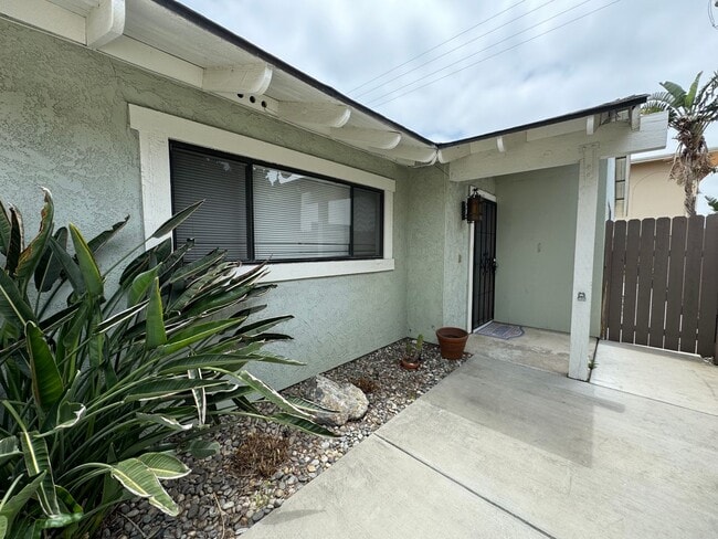 Photo - 812-818 E Fairway Dr Apartment