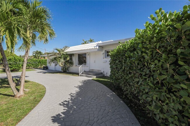 Building Photo - 725 91st St