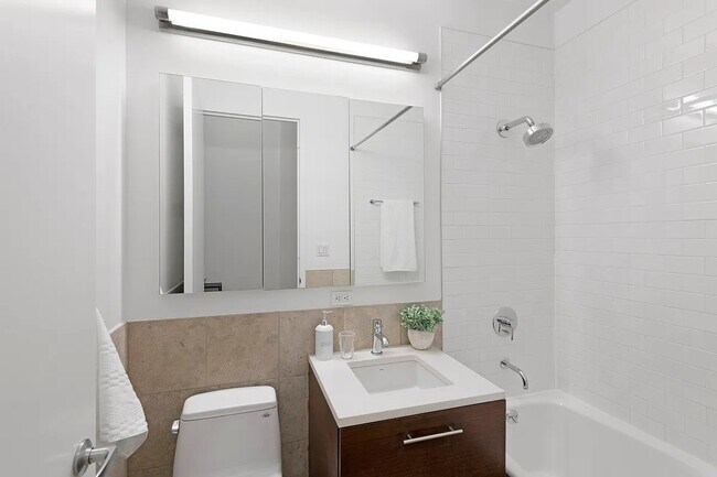 Foto del edificio - 96 Rockwell Pl
