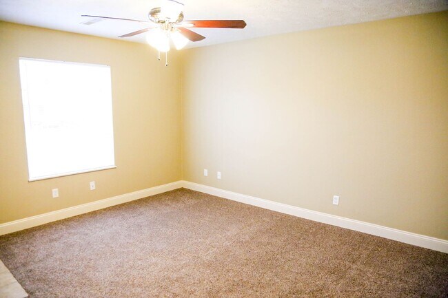 Building Photo - 614 W Mt Vernon St