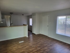 Building Photo - 12501 N Kalama Cir