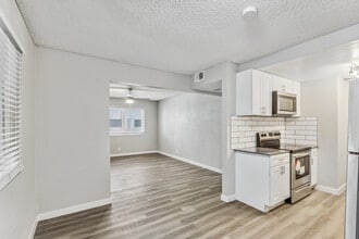Building Photo - Skyline Parc Apartments