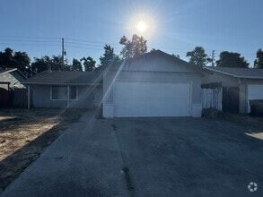 Building Photo - 1215 Lorene Ave