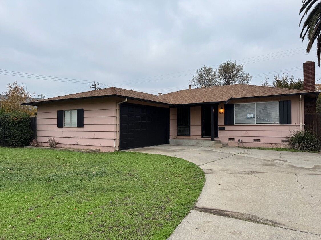 Primary Photo - Four Bed, Three Bath Home In Stockton