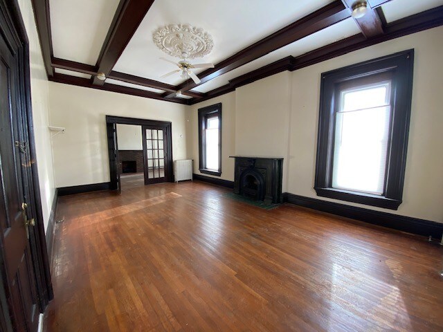 Primary Photo - 423 W 4th St