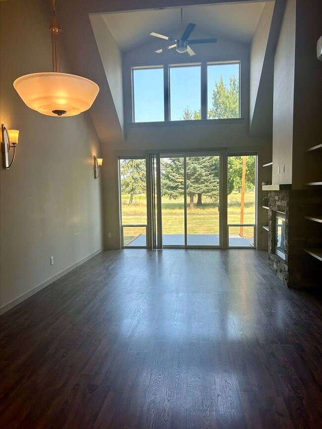 Building Photo - 2200 Greenview Cir