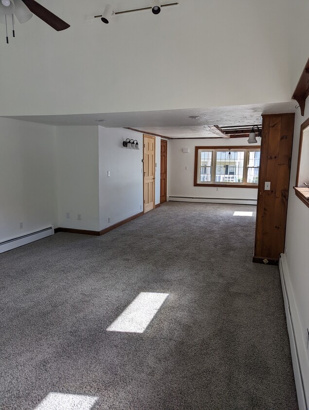 Over sized sunny living room - 9 Turnbull Ave