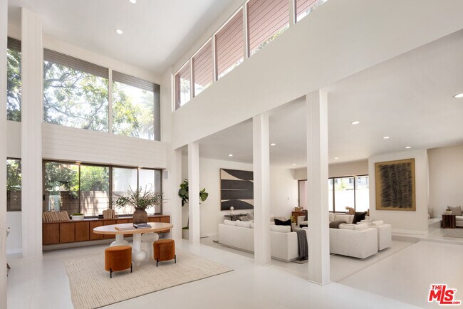 Foto del edificio - 519 N Bedford Dr