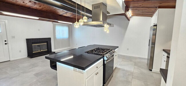 Foto del edificio - 14926 Mayall St
