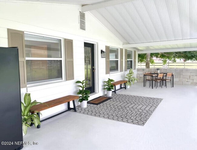 Foto del edificio - 28541 Trigg Rd