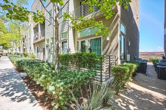 Foto del edificio - 661 Sawyer Pl