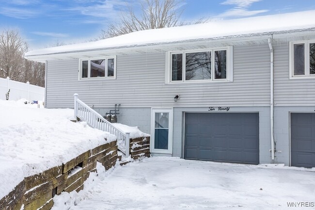 Building Photo - 1090 Stolle Rd