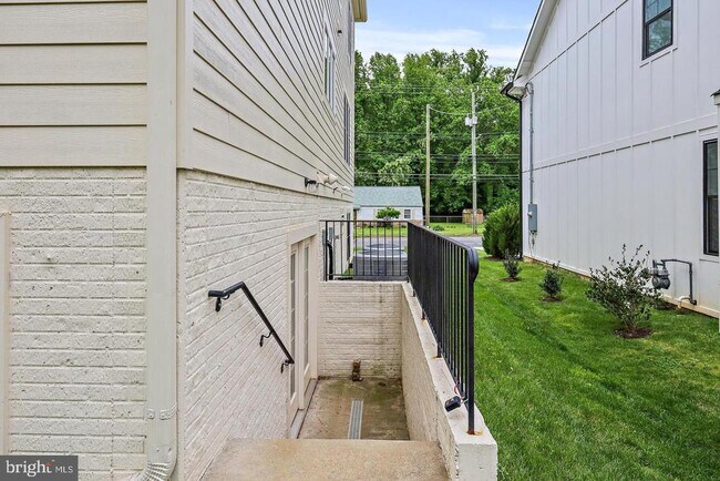 Foto del edificio - 7430 Howard Ct