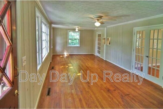 Foto del edificio - 2008 Shalimar Dr NE