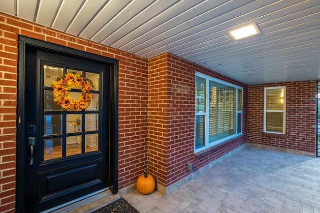Building Photo - 3937 Flamingo Dr