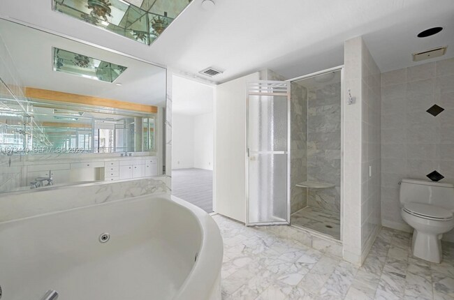 Foto del edificio - 19355 Turnberry Way