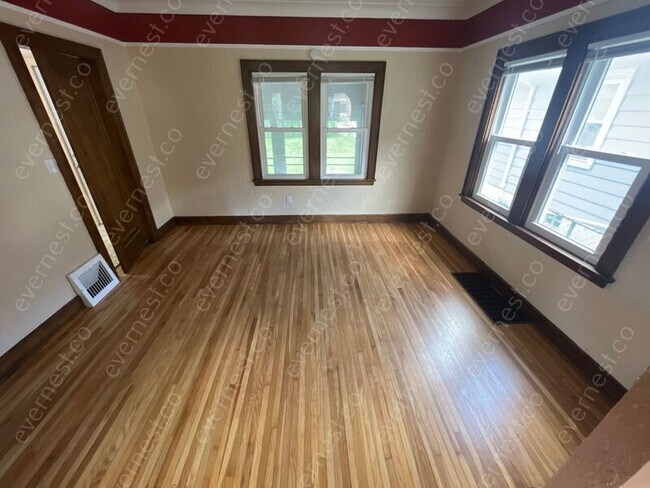 Building Photo - 624 Southover Rd