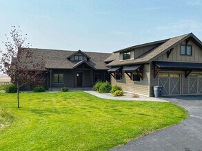 Building Photo - 128 Oryx Cir