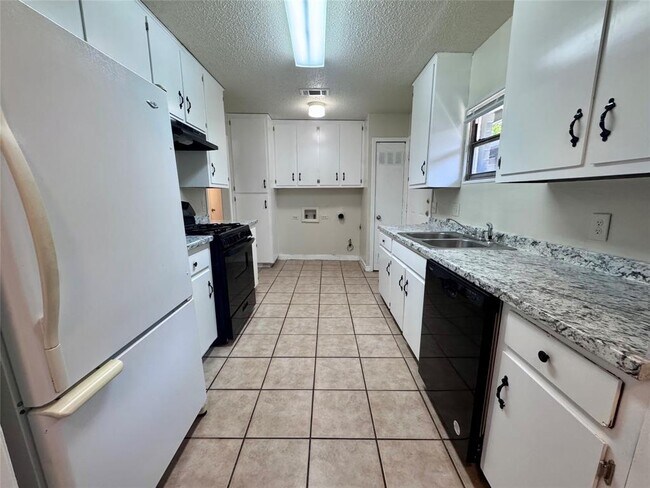 Foto del edificio - 6909 Cooper Ln