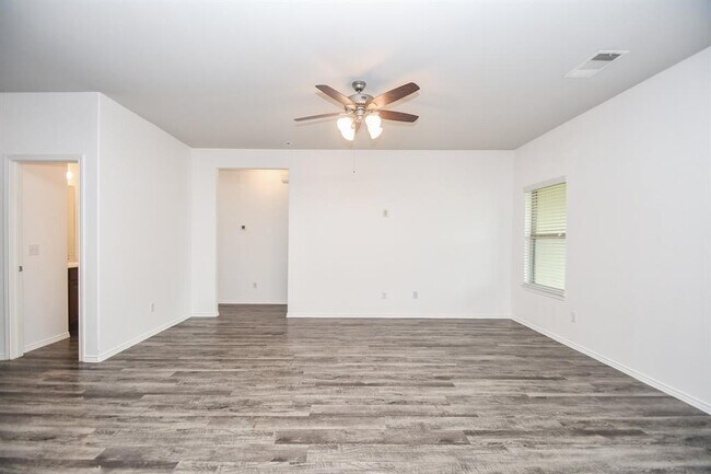 Building Photo - 2215 Bronze Bay Dr