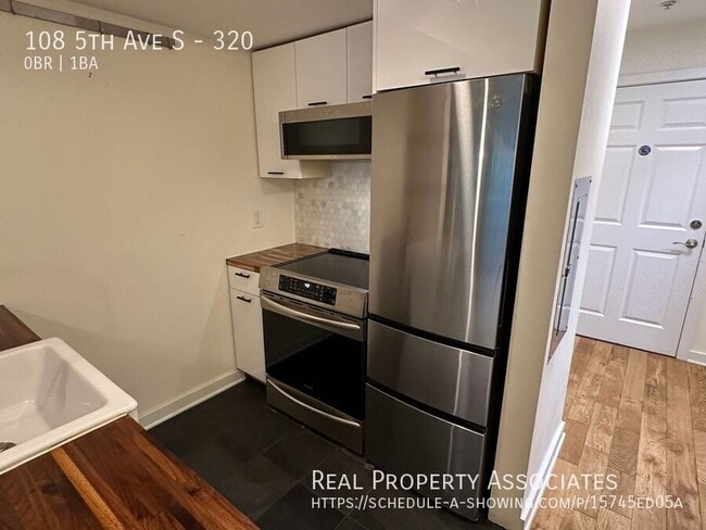 Building Photo - 108 5th Ave S