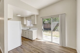 Building Photo - 406 Scripps Dr