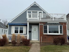 Building Photo - 433 W Park Ave