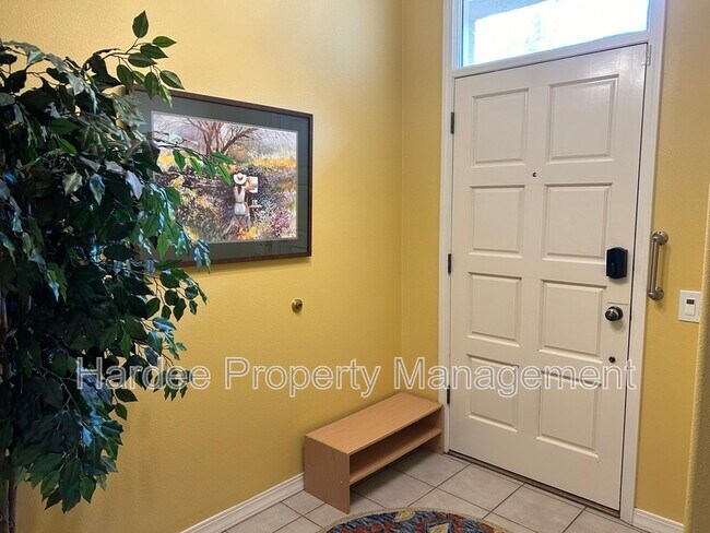 Building Photo - 830 E Riverpark Ln