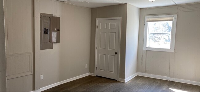 Foto del edificio - 1661 Oak St NE