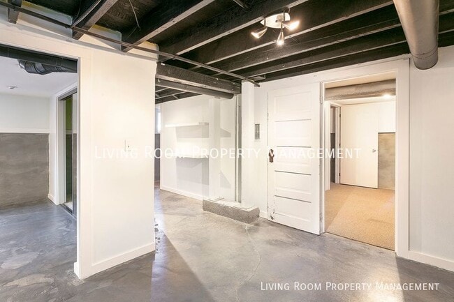 Building Photo - 3 Bedroom Craftsman Bungalow in NE Portland