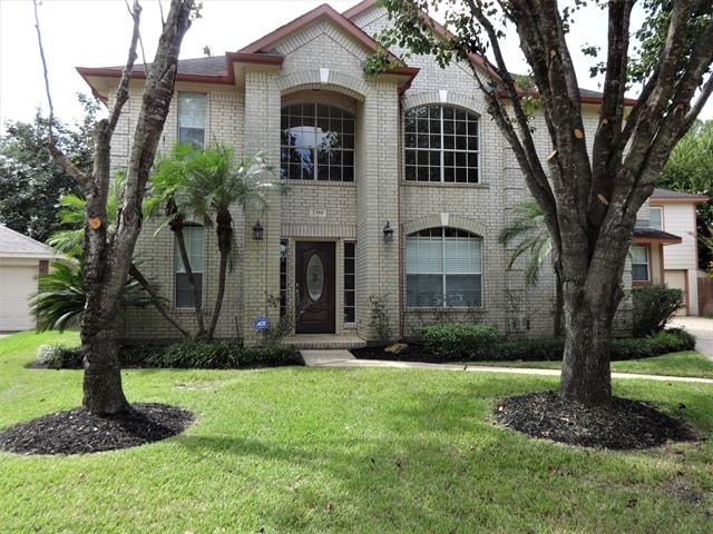 Building Photo - 2304 Evergreen Dr
