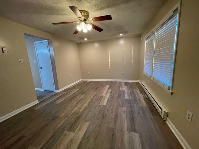 Foto del edificio - 112 E 4th St