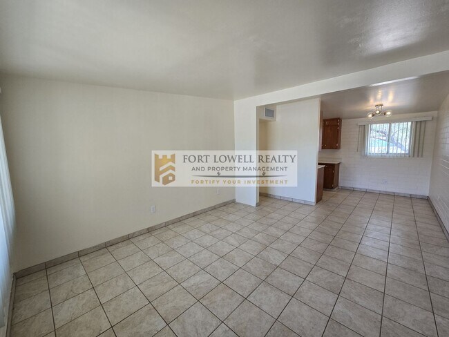 Foto del edificio - 2640-2642 N Santa Rita Ave
