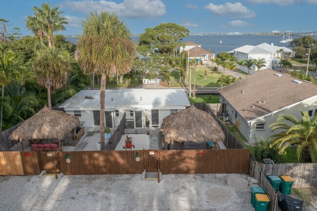 Foto del edificio - 1676 Pineapple Ave