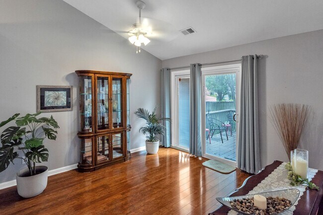 Building Photo - 3 bedroom furnished rental in Goose Creek - Fenced yard and great location