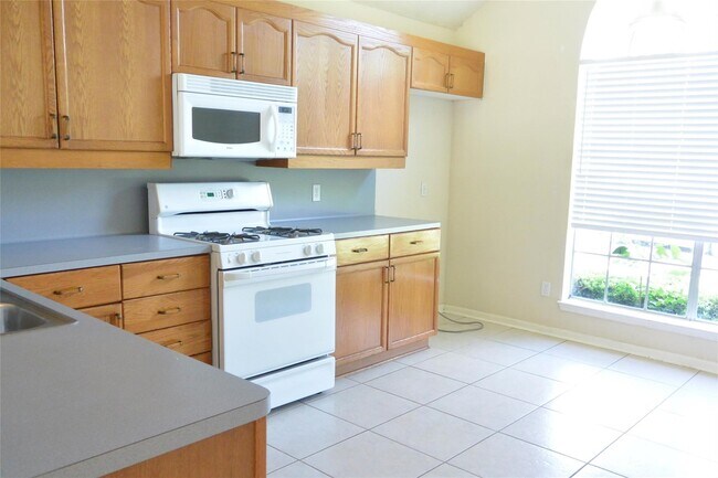 Foto del edificio - 23615 Tree House Ln