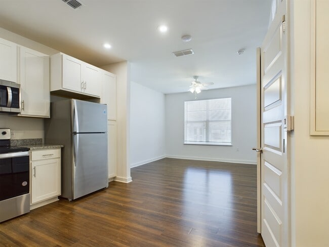 Kitchen - Aurora St. Leon Apartments